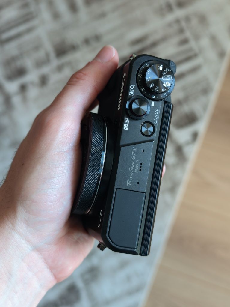 Canon G7X Mark II