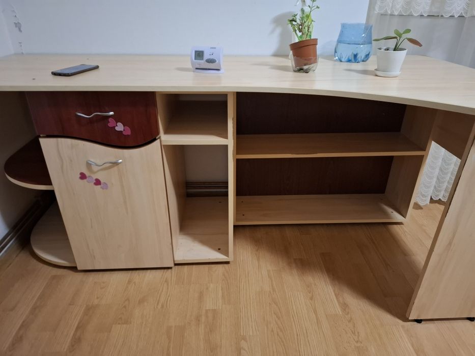 Vând birou în stare buna