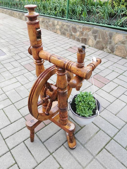 Suport ghivece de flori, lemn lăcuit, impecabil