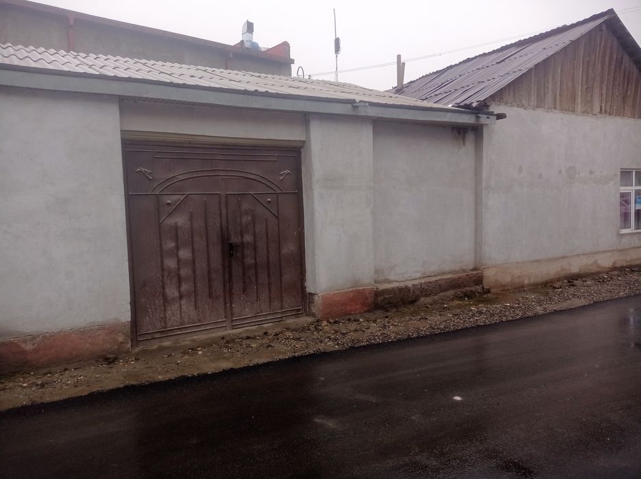 Иштихон шахар центридан 3.1 сотих ховли срочно сотилади