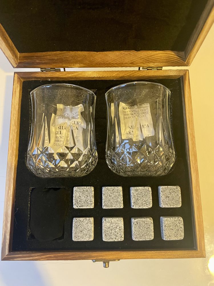 Set pahare de whisky cu 8 cuburi din granit
