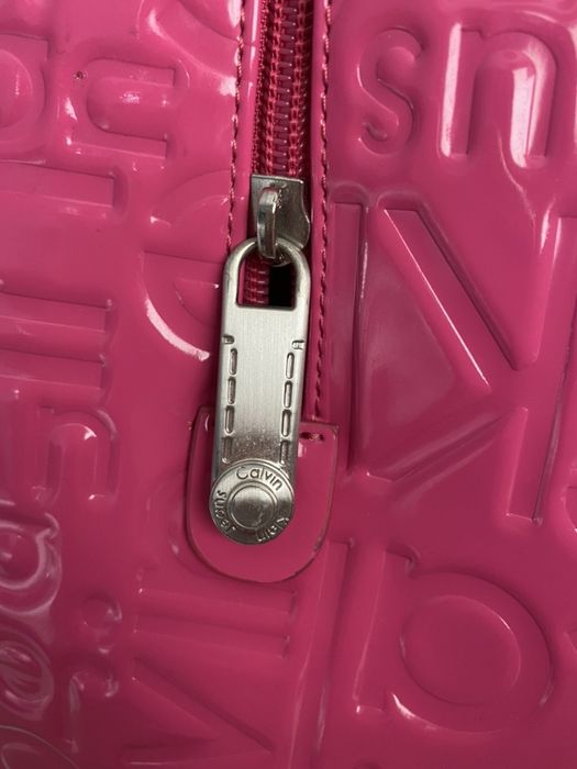 Страхотна дамска чанта на модна марка Calvin Klien