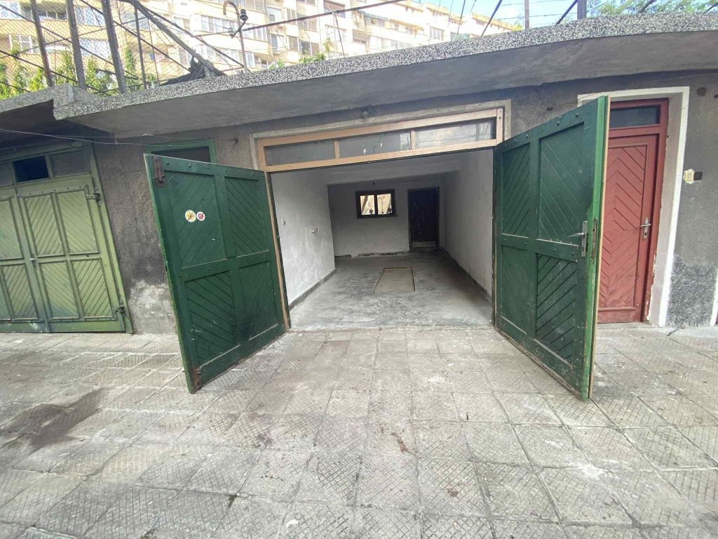 Дава се под наем Гараж / Паркомясто в Сливен, Даме Груев - 25 кв.м за 51 € - Снимка #1
