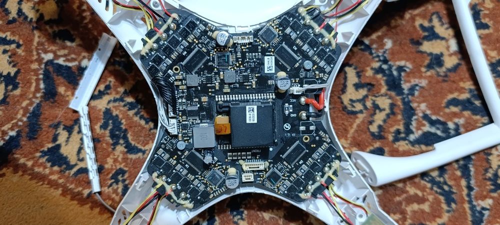 Квадрокоптер DJI Phantom 3 Professional на запчасти