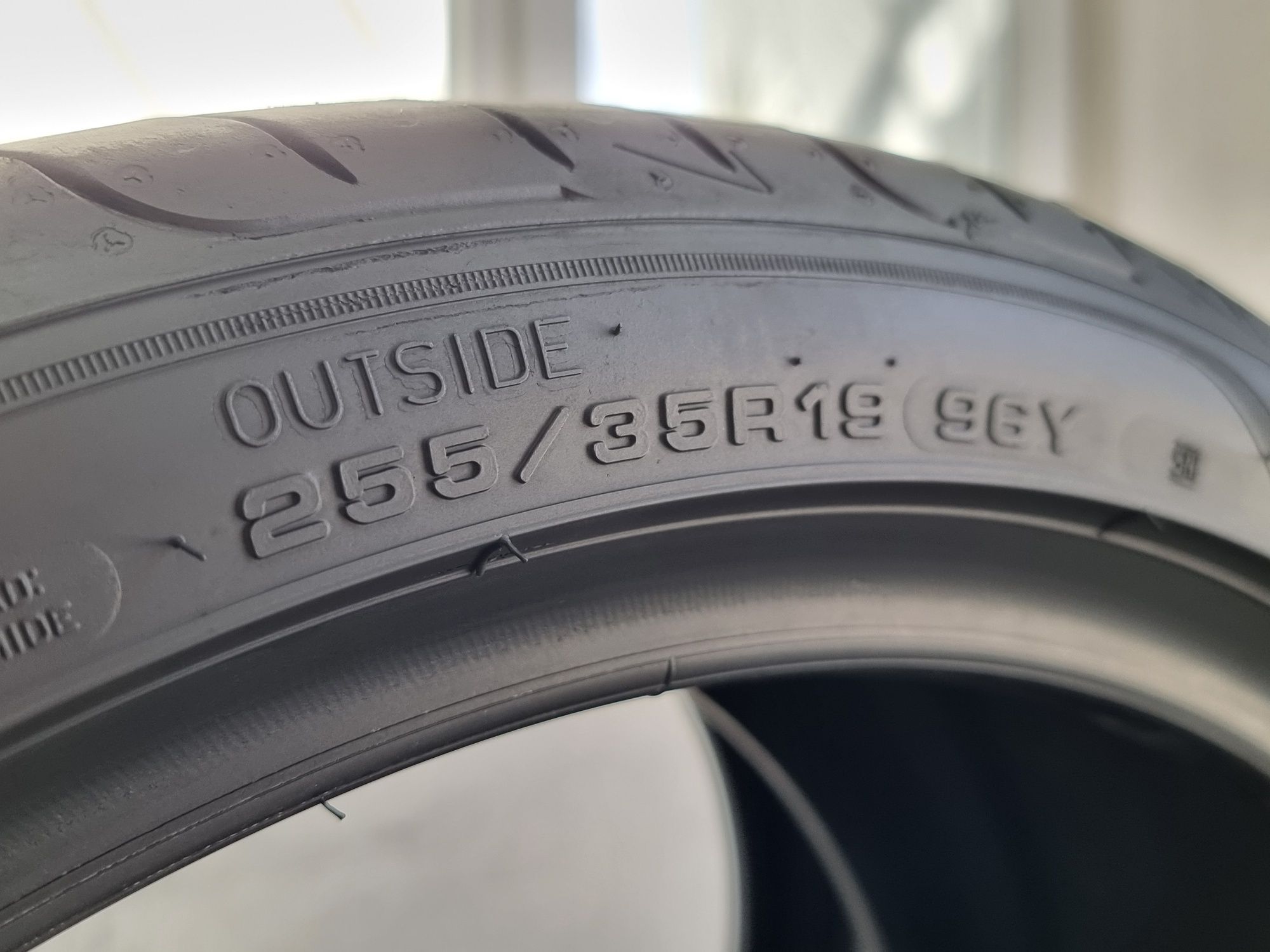 255/35/19 Goodyear 2Броя: 250лв 6мм