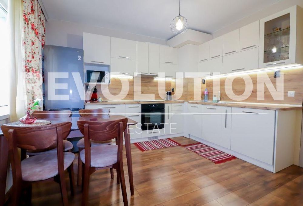 Тристаен апартамент в района на ХЕИ!