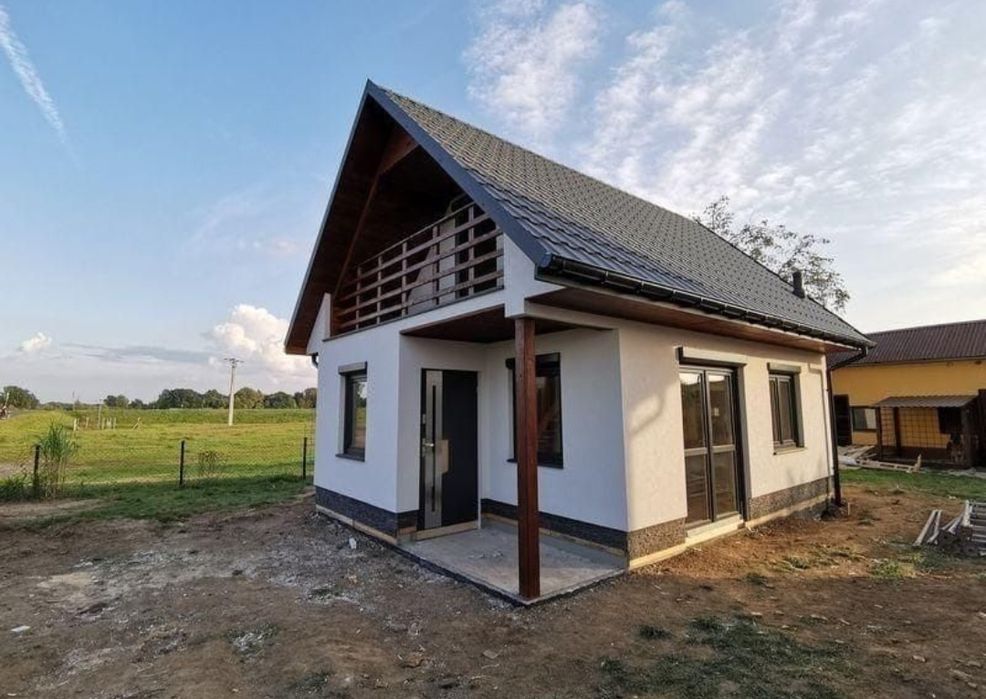 Case pe structură metalică cu panouri sandwich – viitorul construcțiil