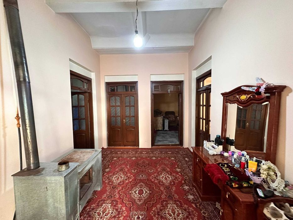 Қиргулида 8 сотикли ховли уй сотилади