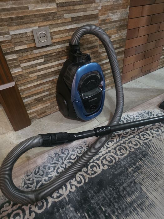 Пылесос б/у хорошего качества