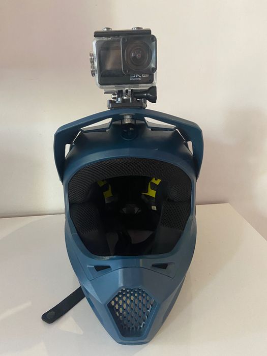 Каска на марката FOX