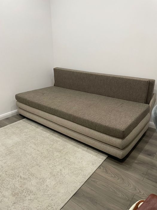 Canapea extensibile cu lada