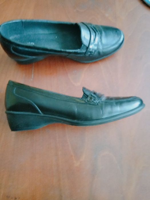Pantofi de dama , noi,  din piele ,  cu toc mic , mărimea 38