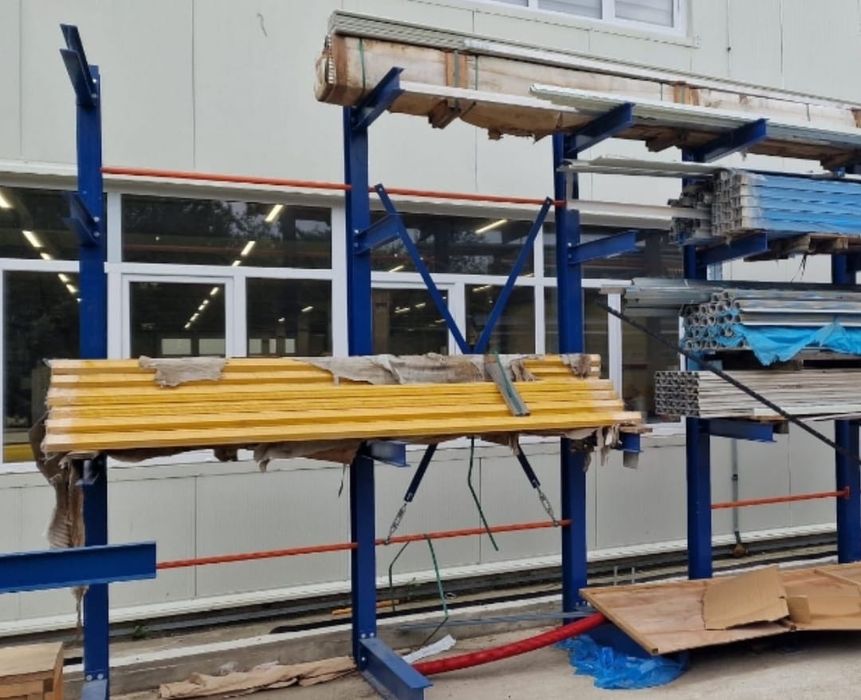 Rafturi metalice cantilever rastele