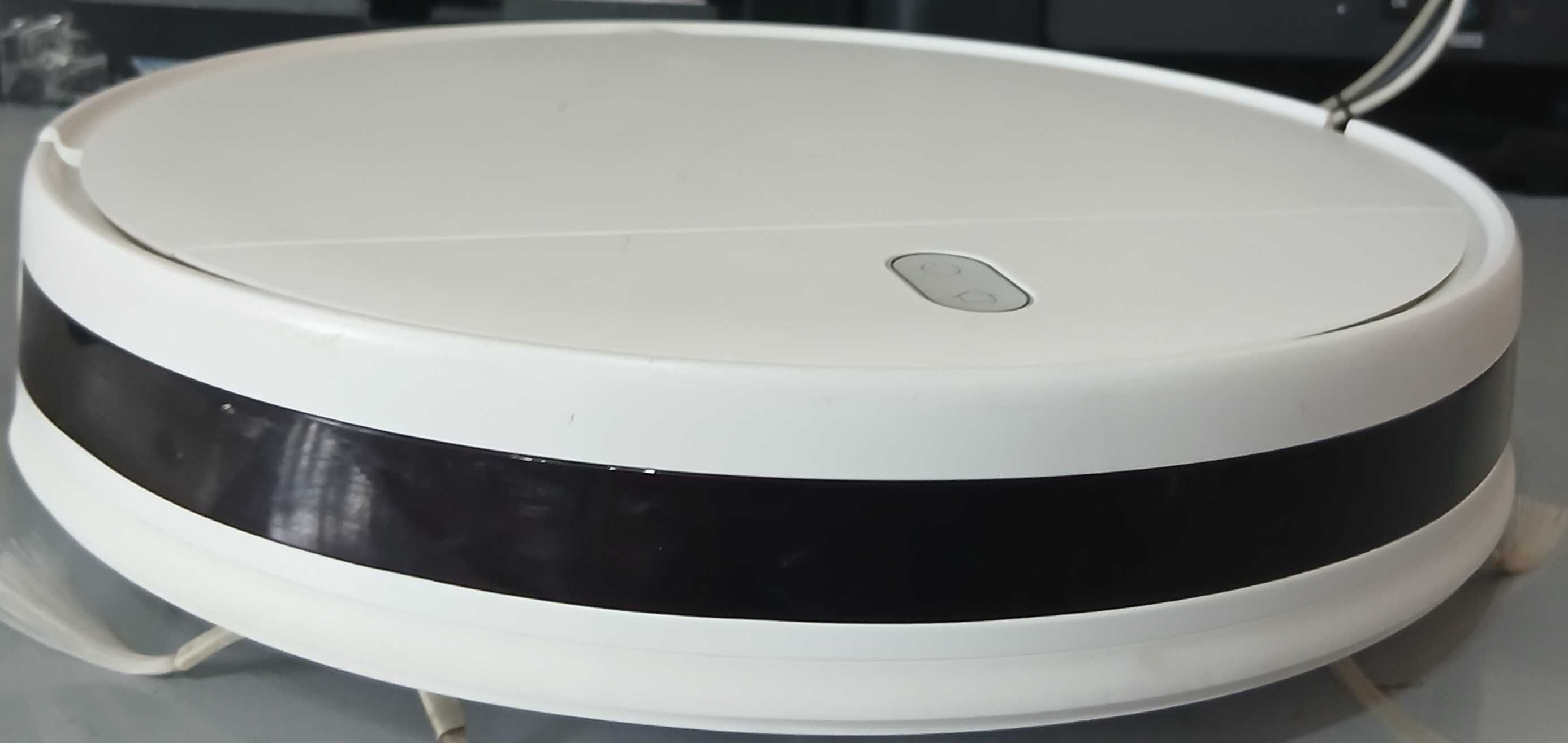 Продам робот-пылесос Xiaomi Mi Robot Vacuum-Mop Essential.