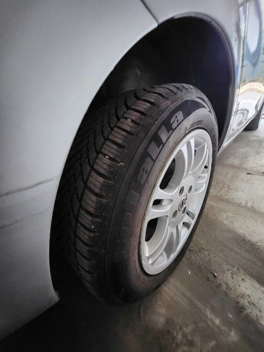 Toyota Yaris Сотилади.