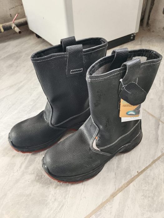 Продам спец сапоги