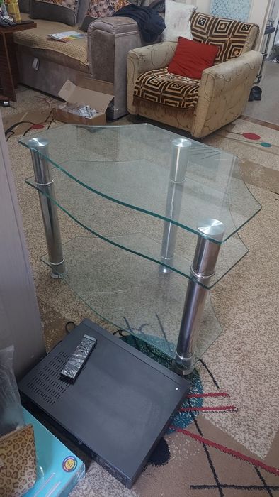 Продаётся Стеклянная тумба для телевизора