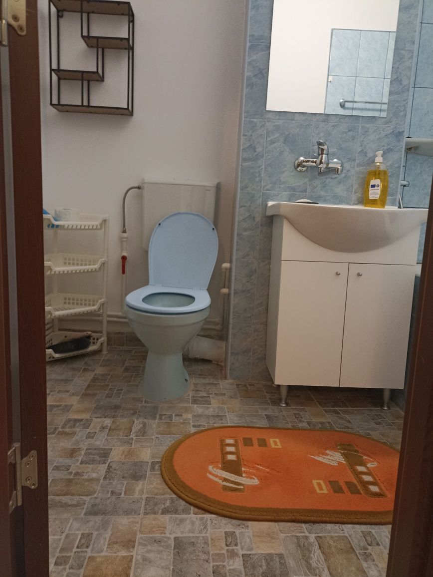 Închiriez apartament cu o camera