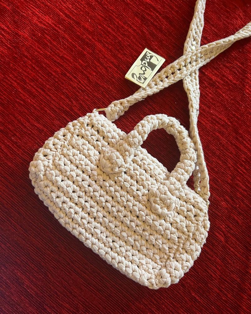 Ръчно плетена чантичка