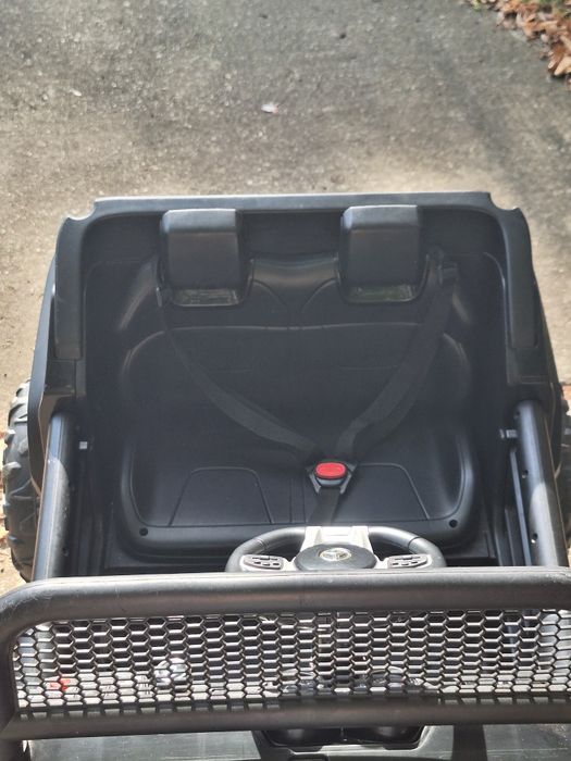 Vând mașinuța de copii nefunctionala