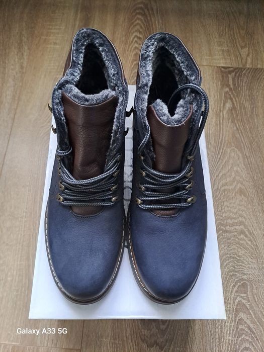 Vand ghete din piele naturala nabuc ( mată ) pentru bărbați.
Marime: 4