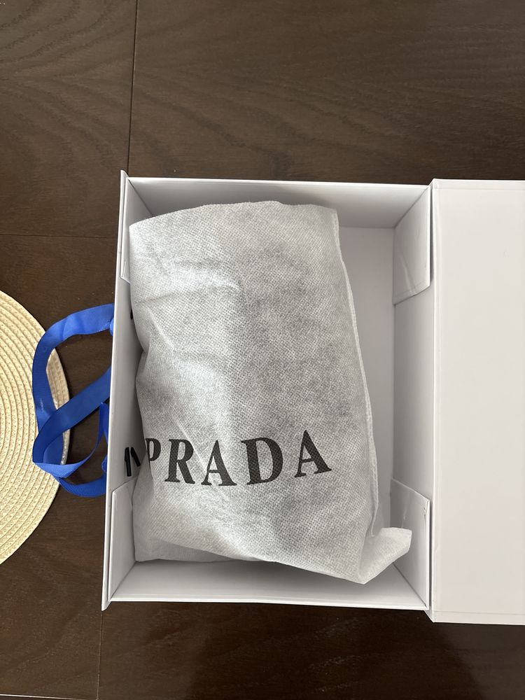 Продам сумку Prada