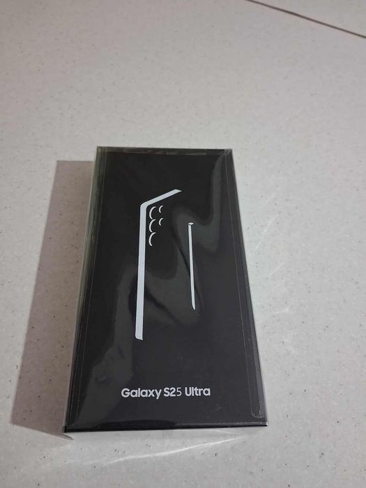 Samsung S25 Ultra telefonul este nou la cutie
