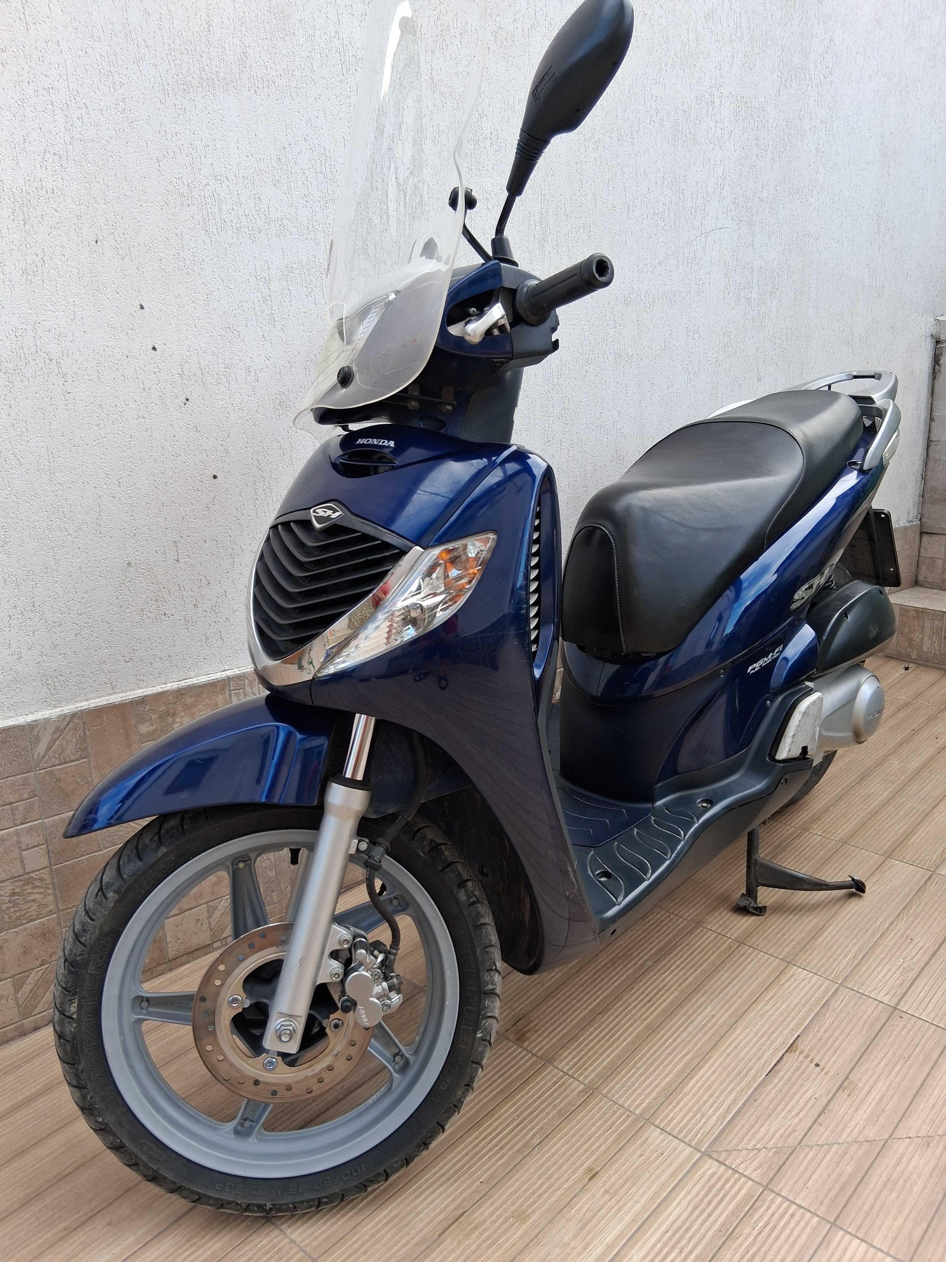 Продавам скутери и мотори