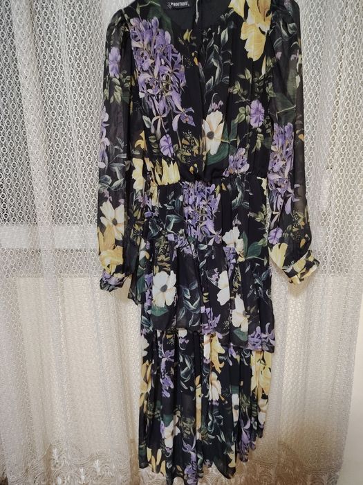 Rochie neagră cu flori mărimea L