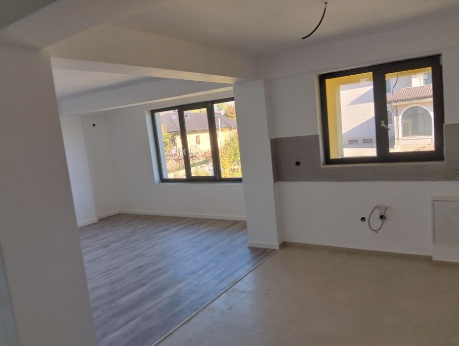 Apartament 3 camere Miroslava Family Market