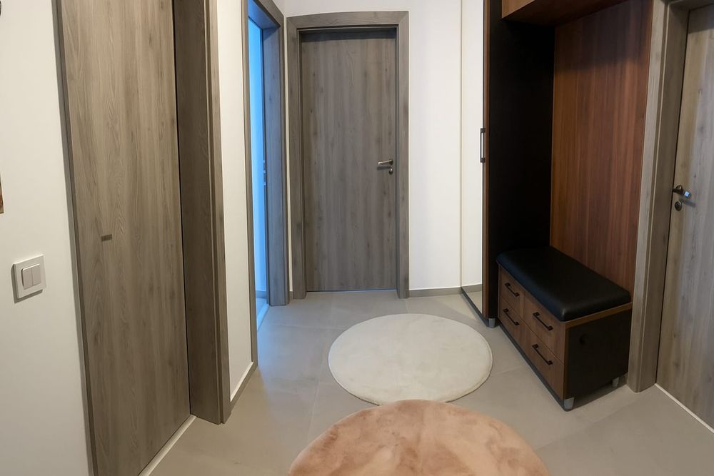 Se închiriază apartament cu 2 camere