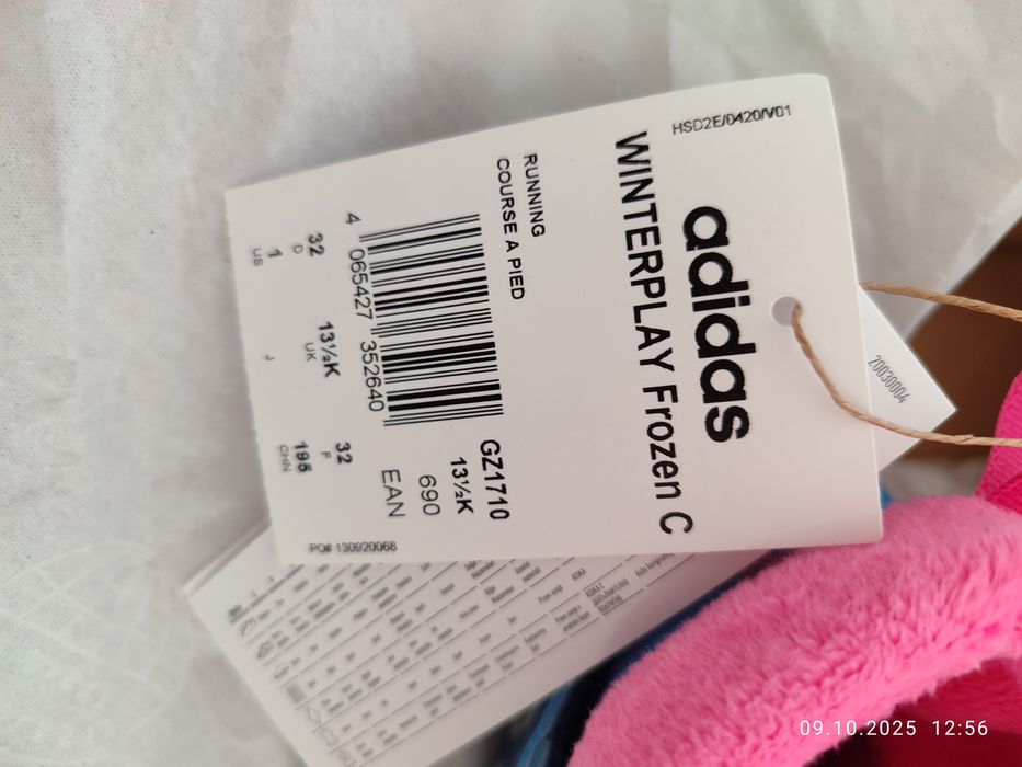 Нови Adidas детски ботуши, 32 номер