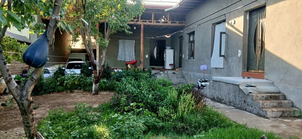 Uy sotiladi 6 sotix 5 xonna