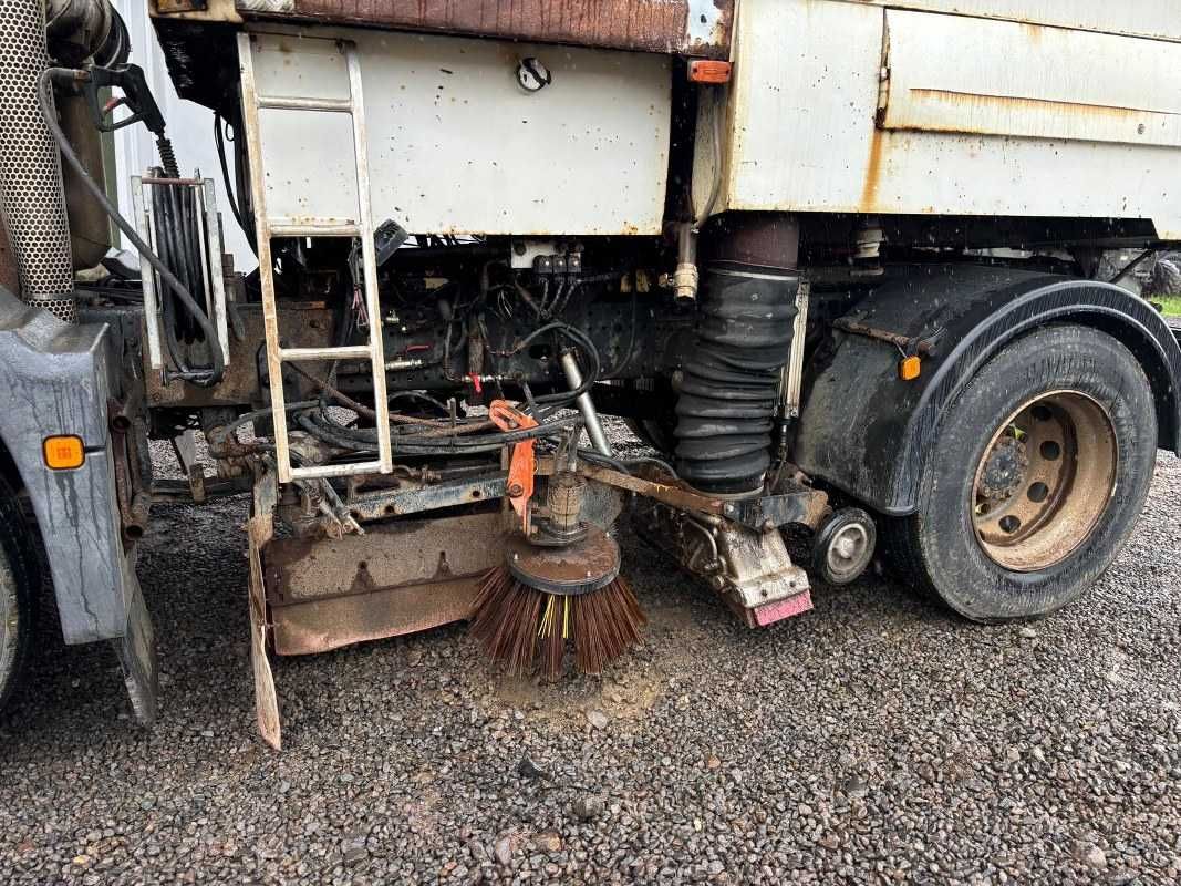Camion maturatoare  Man TGM 18.240 , 2010 , aspirator , bazin de apa