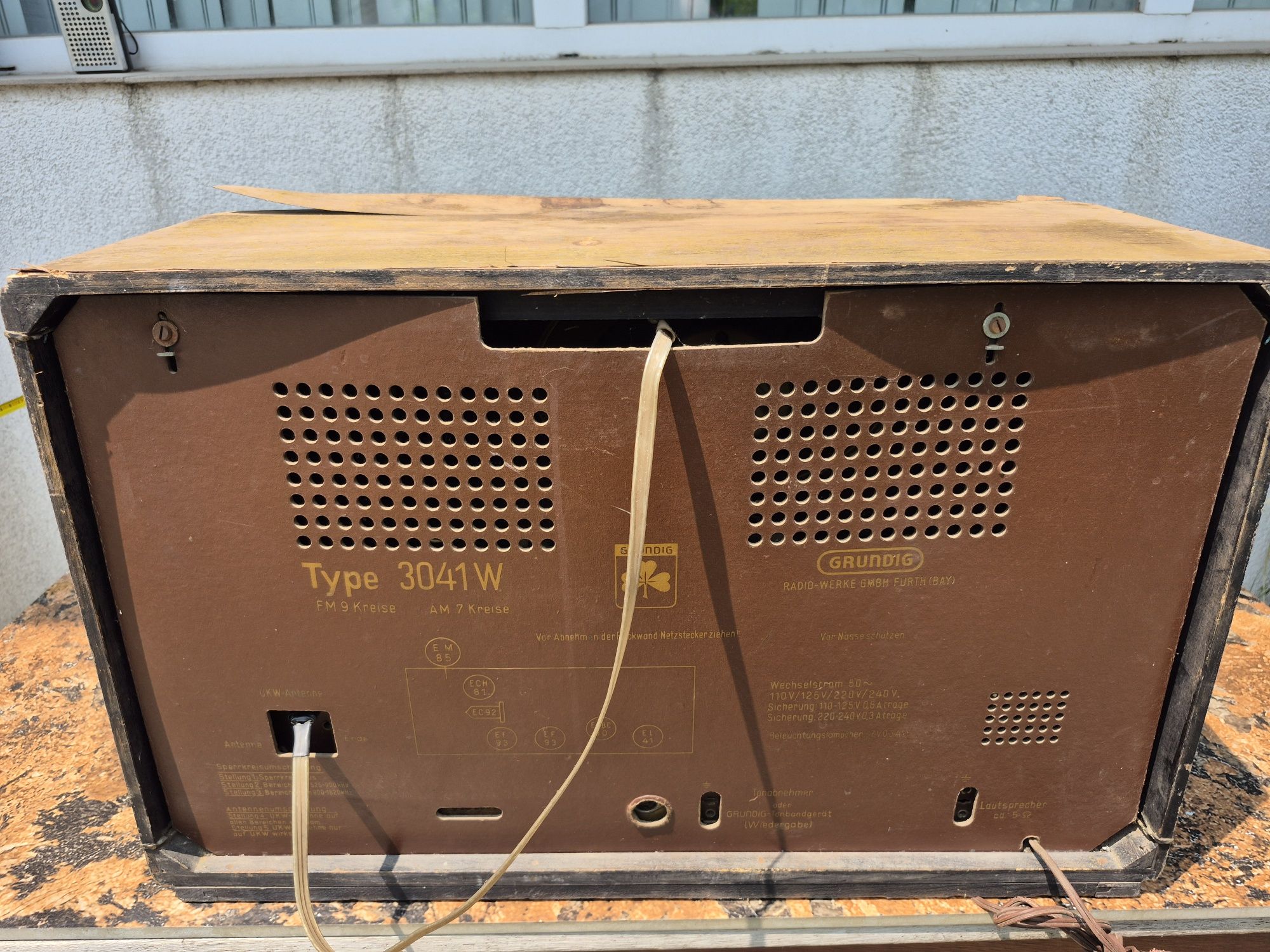 Radio cu lampi marca Grundig model 3041w made in Germany fabricat 1953