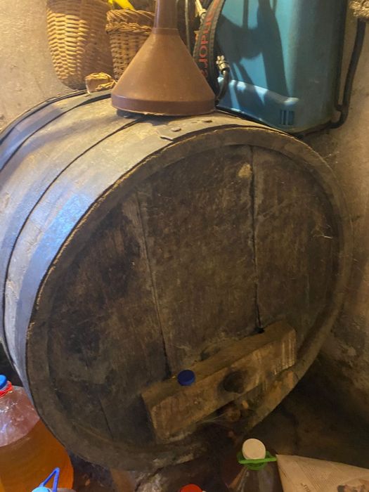 Vând 3 butoaie de 500 litri, butoiul