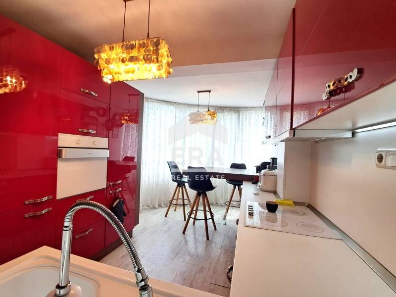 Продава се Четиристаен апартамент в Варна, Окръжна болница - 135 кв.м за 1741 €/кв.м - Снимка #4