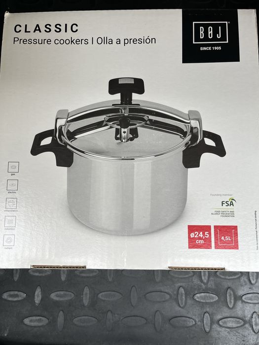 Тенджера под налягане-чисто Нова!