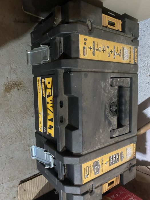 Чисто нов куфар Dewalt