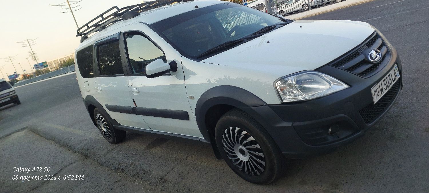 Lada largus cros