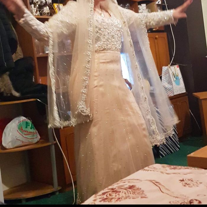 Офицялна роклия нова не исползвана