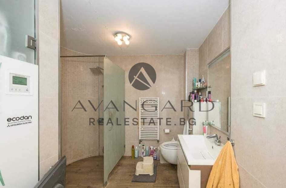 Продава се Тристаен апартамент в Пловдив, Остромила - 168 кв.м за 1399 €/кв.м - Снимка #8