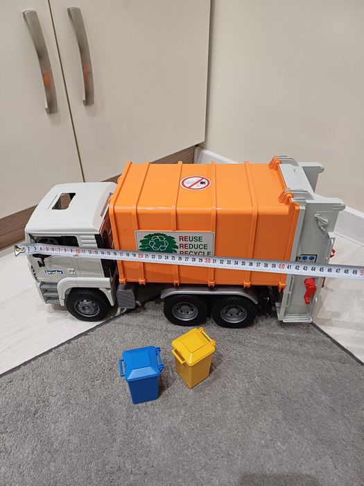 Играчка голям камион за боклук Bruder с две кофи
