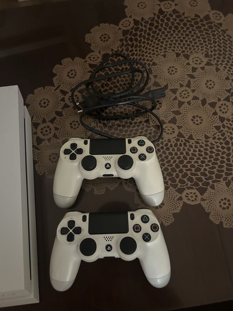 Конзола Playstation 4