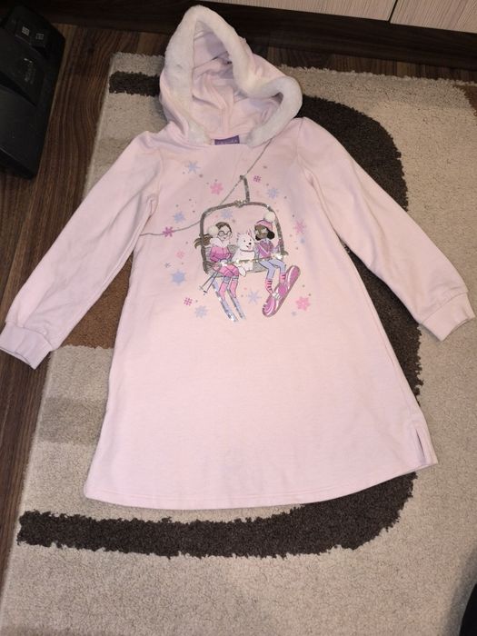 Лот дрешки яке и две рокли 104-110см