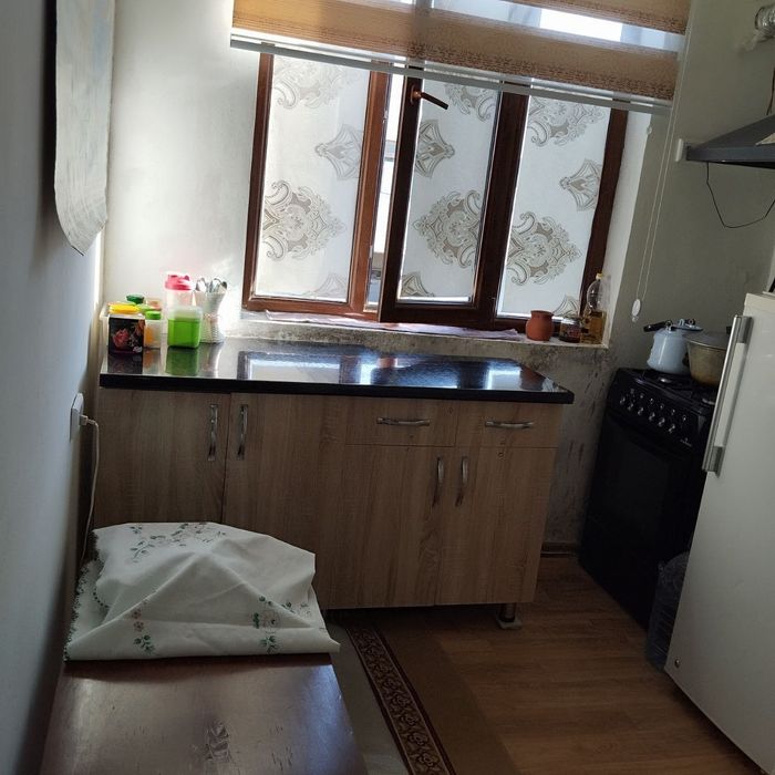 Jihozlari bilan sotiladi. Remont qilingan.