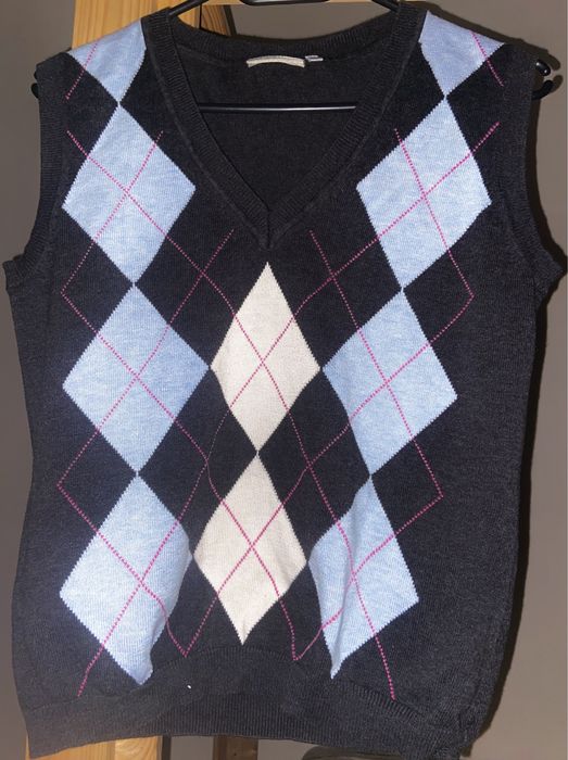 Цветни пуловери и жилетки