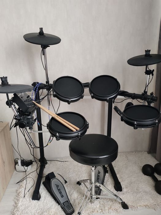 Продажа и обмен.  Барабанная установка Alesis turbo mesh kit