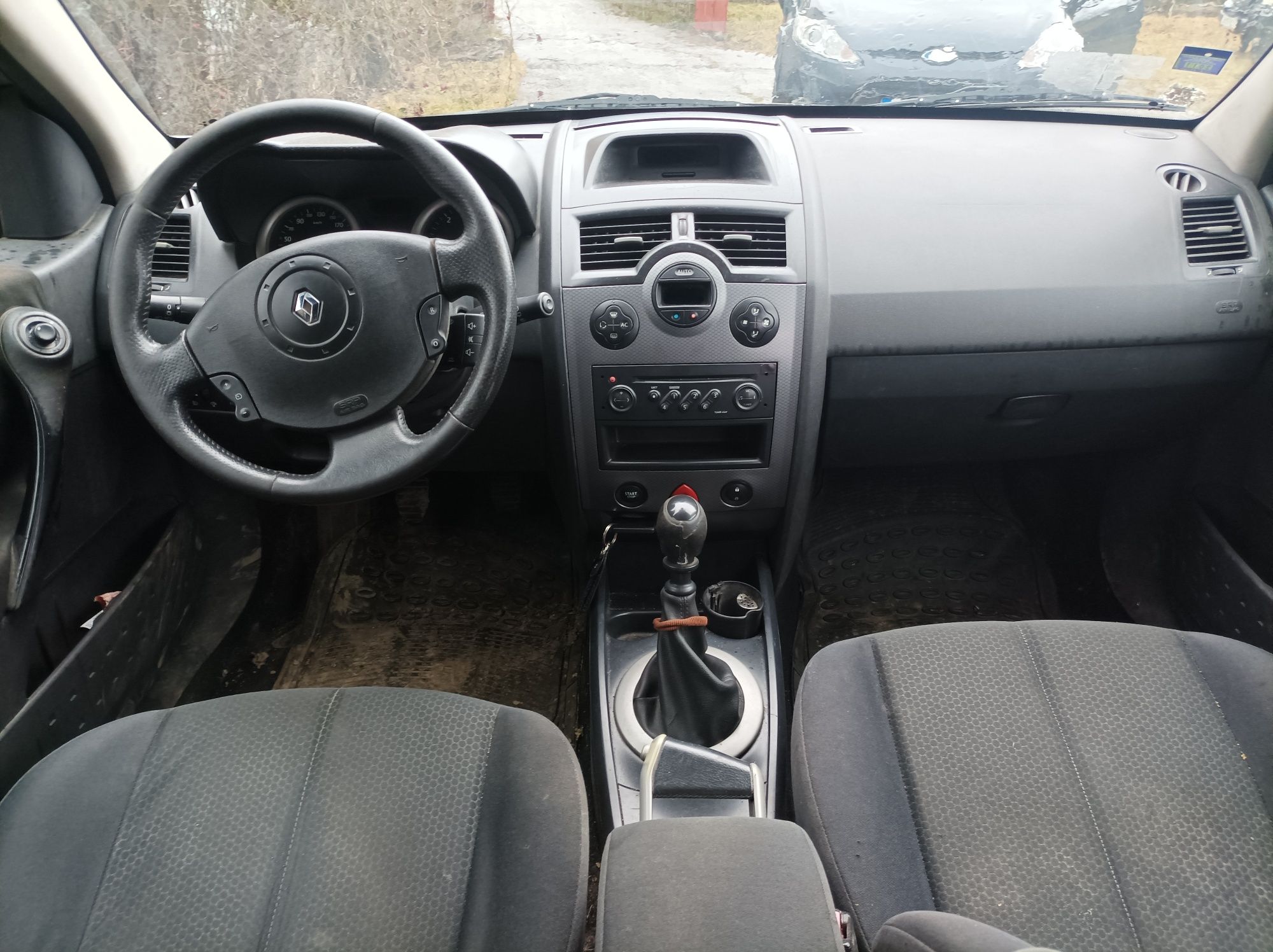 Dezmembrez Renault Megane 2 motorizare 1.9 dci 130 cp culoare TEA19