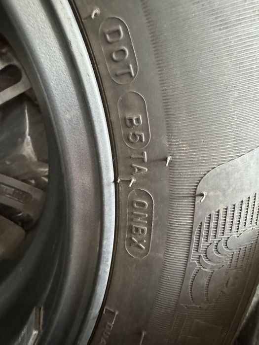 Vând 4 jante cu cauciucuri de vara Michelin
